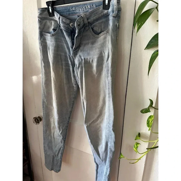 American Eagle Women’s size 12 blue jeans - Picture 2 of 8